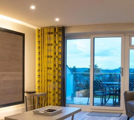 Woodside Apartment *